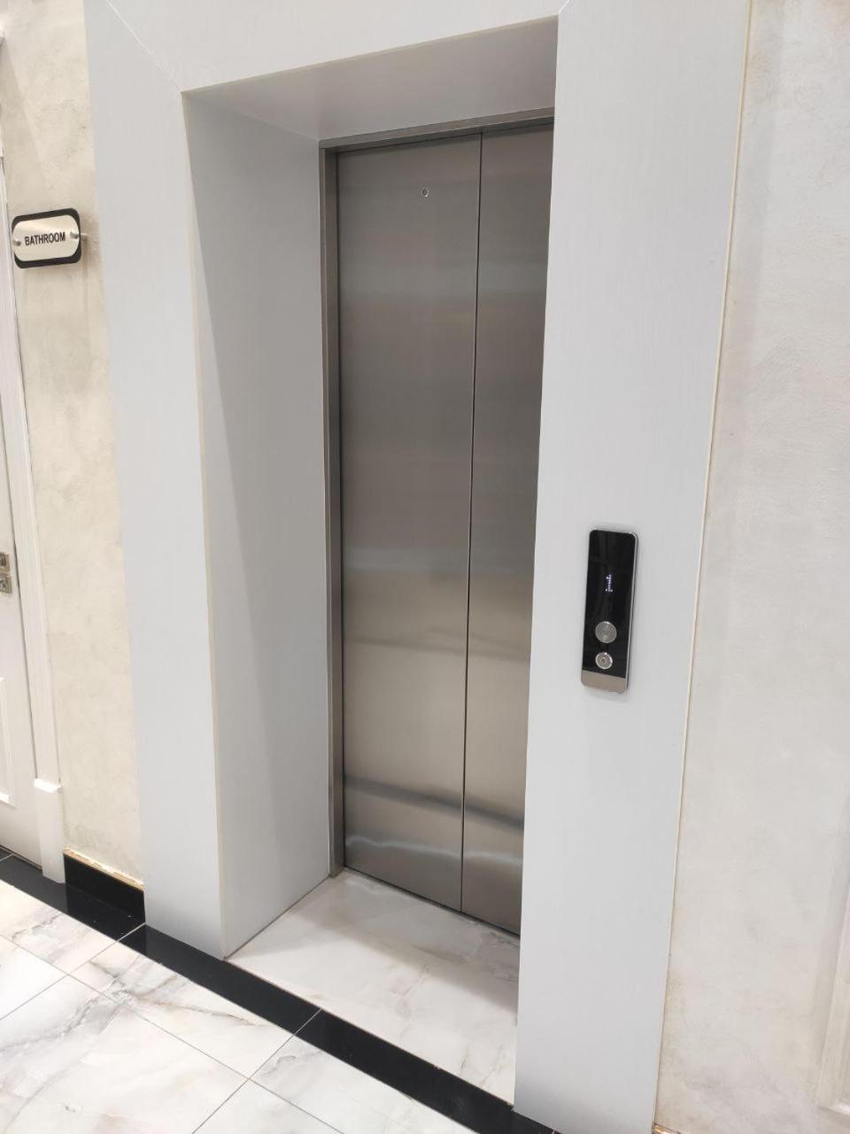 Status Hotel 카르시 외부 사진