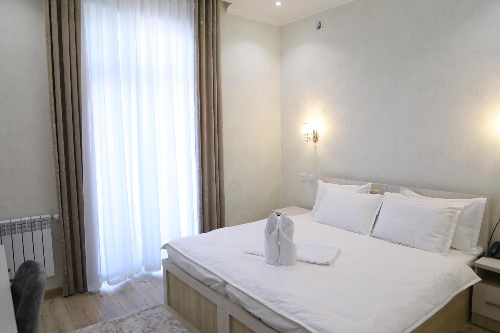 Status Hotel 카르시 외부 사진