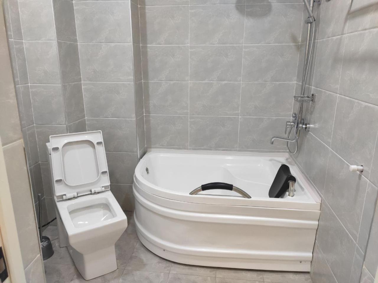 Status Hotel 카르시 외부 사진