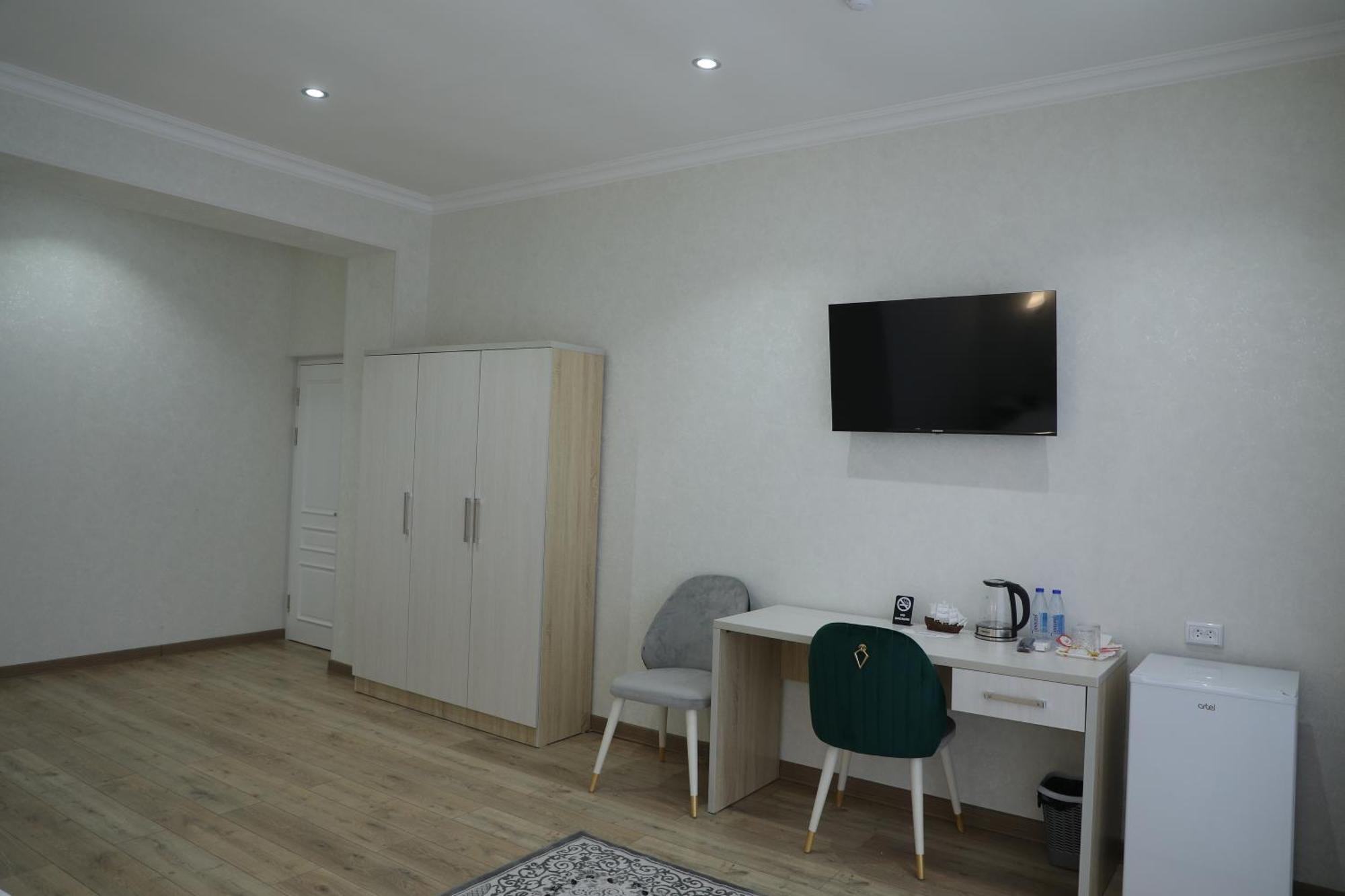 Status Hotel 카르시 외부 사진