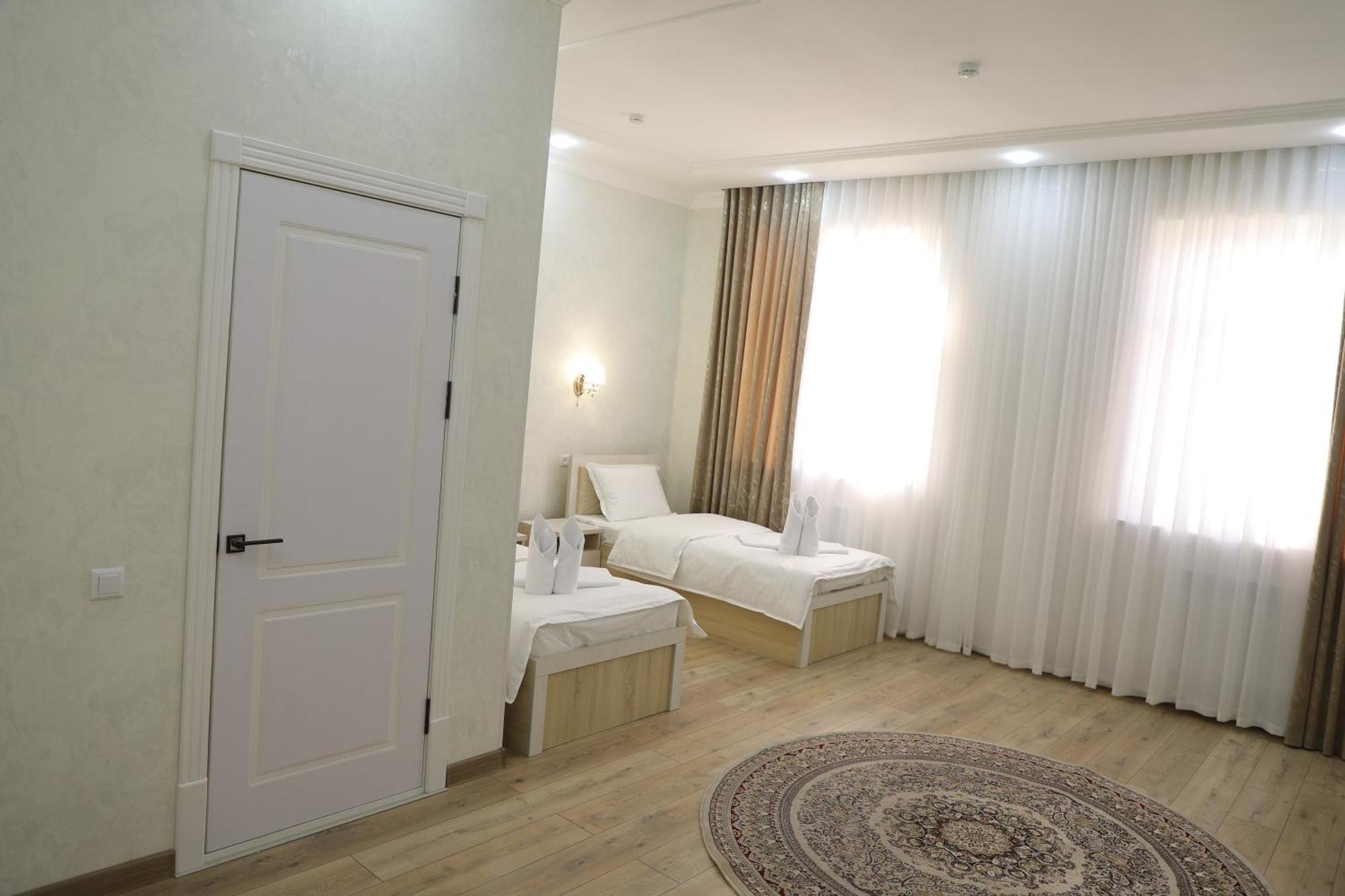 Status Hotel 카르시 외부 사진