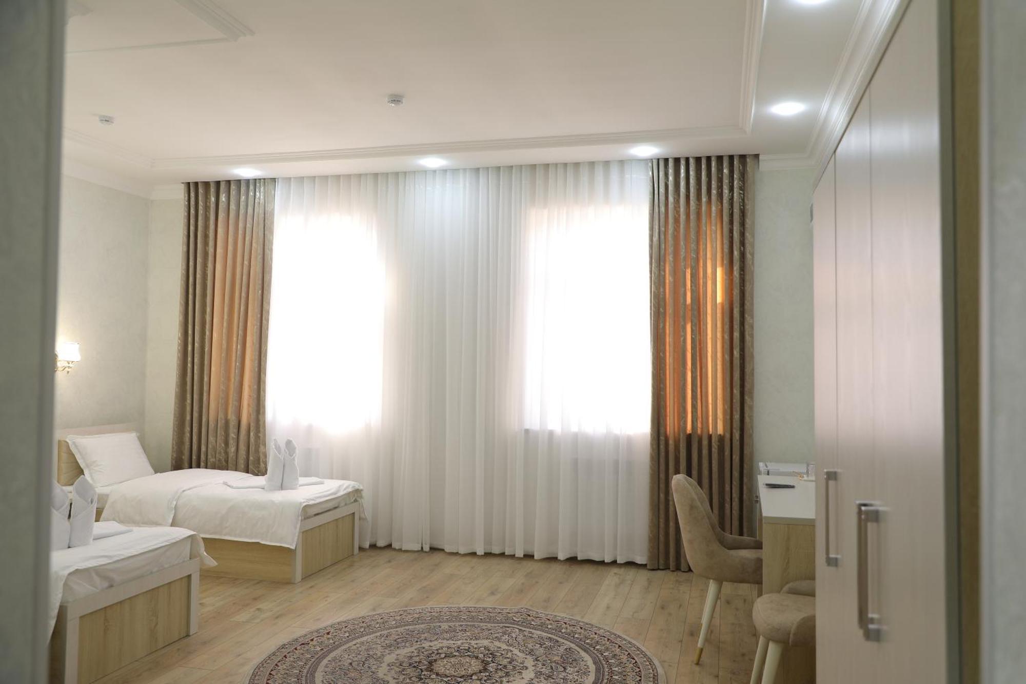 Status Hotel 카르시 외부 사진